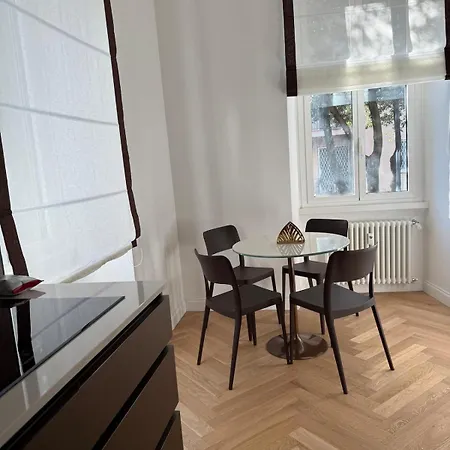 Luxury Modern In Quartiere Trieste, Apartment Rom